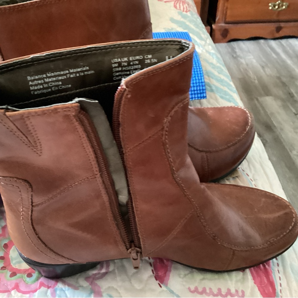 Boots - Picture 2 of 3